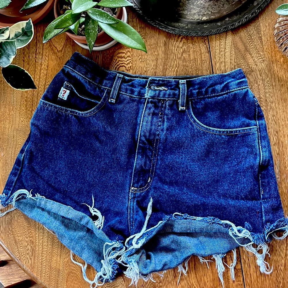 GUESS Dark wash cutoff shorts size 28